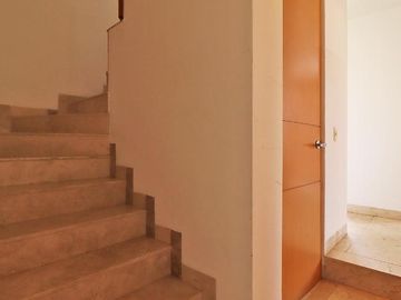 CASA EN VENTA EN MORELIA, ZONA ALTOZANO.