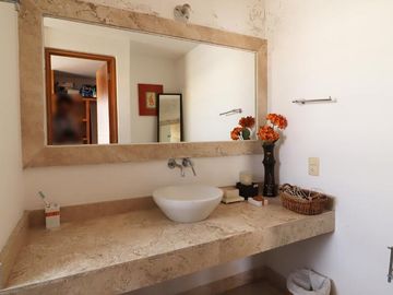 CASA EN VENTA EN MORELIA, ZONA ALTOZANO.
