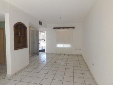 CASA EN VENTA EN FRACCIONAMIENTO VILLAS DEL SOL, TORREON, COAHUILA.