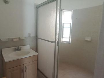 CASA EN VENTA EN FRACCIONAMIENTO VILLAS DEL SOL, TORREON, COAHUILA.
