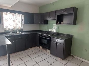 CASA EN VENTA EN FRACCIONAMIENTO VILLAS DEL SOL, TORREON, COAHUILA.