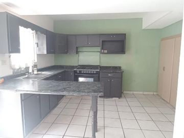 CASA EN VENTA EN FRACCIONAMIENTO VILLAS DEL SOL, TORREON, COAHUILA.
