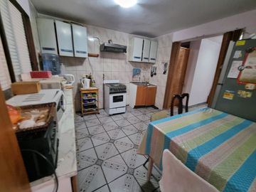Se vende Casa de 2 pisos en sector CENTRO SUR, calle Díaz Gana entre Av. Argentina y EdoLefort  8 D +3 B a 7.950 UF