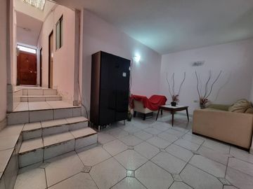 Se vende Casa de 2 pisos en sector CENTRO SUR, calle Díaz Gana entre Av. Argentina y EdoLefort  8 D +3 B a 7.950 UF