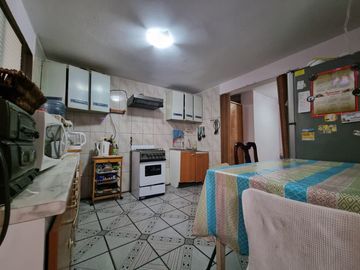 Se vende Casa de 2 pisos en sector CENTRO SUR, calle Díaz Gana entre Av. Argentina y EdoLefort  8 D +3 B a 7.950 UF