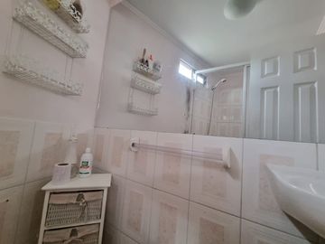 Se vende Casa de 2 pisos en sector CENTRO SUR, calle Díaz Gana entre Av. Argentina y EdoLefort  8 D +3 B a 7.950 UF