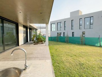VENTA CASA  DE 4 DORMITORIOS BARRIO CERRADO ALTOS DE CAMPO GRANDE