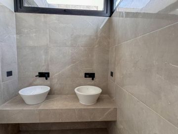VENTA CASA  DE 4 DORMITORIOS BARRIO CERRADO ALTOS DE CAMPO GRANDE