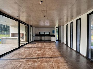 VENTA CASA  DE 4 DORMITORIOS BARRIO CERRADO ALTOS DE CAMPO GRANDE