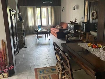 Chalen en venta en amplio lote