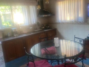 Chalen en venta en amplio lote
