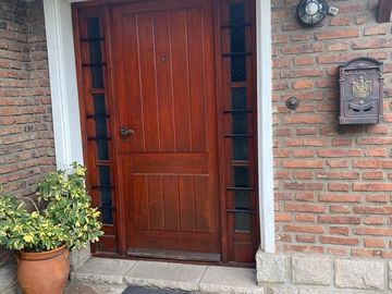 Chalen en venta en amplio lote
