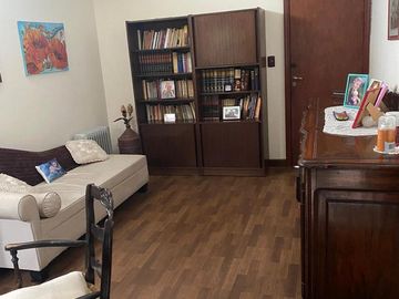 Chalen en venta en amplio lote