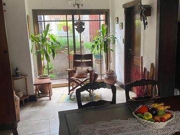Chalen en venta en amplio lote