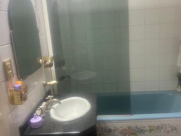 Chalen en venta en amplio lote