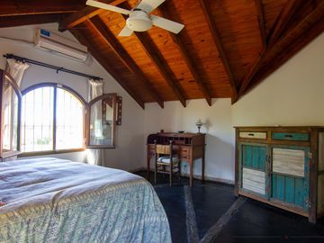 Venta Casa 4 Dormitorios en La Escondida Apto Crédito