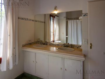 Venta Casa 4 Dormitorios en La Escondida Apto Crédito