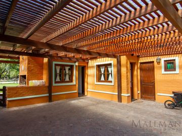 Venta Casa 4 Dormitorios en La Escondida Apto Crédito