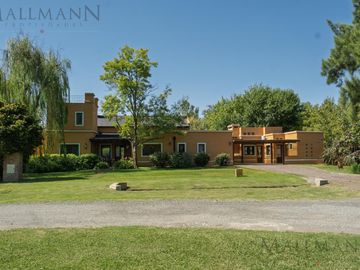 Venta Casa 4 Dormitorios en La Escondida Apto Crédito
