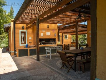 Venta Casa 4 Dormitorios en La Escondida Apto Crédito