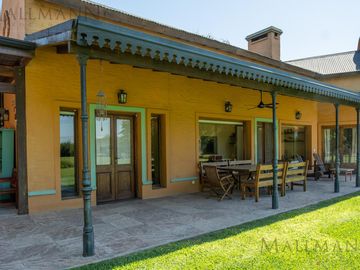 Venta Casa 4 Dormitorios en La Escondida Apto Crédito