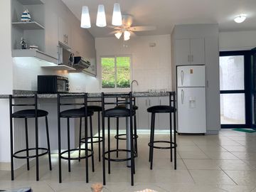Same-Esmeraldas. Venta dpto 2 dorm-amoblado. Casa Blanca