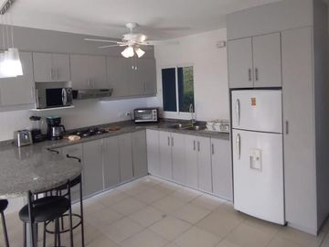 Same-Esmeraldas. Venta dpto 2 dorm-amoblado. Casa Blanca