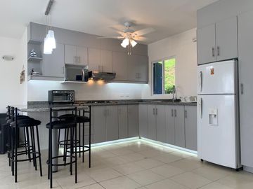 Same-Esmeraldas. Venta dpto 2 dorm-amoblado. Casa Blanca