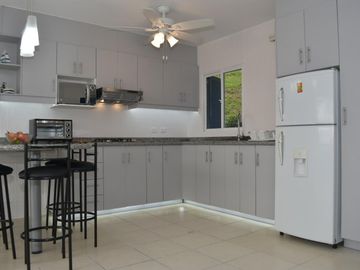 Same-Esmeraldas. Venta dpto 2 dorm-amoblado. Casa Blanca