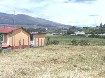 DE VENTA HERMOSO TERRENO UBICADO EN CALLE SIN NOMBRE Y CALLE FERNÁNDEZ SALVADOR, SECTOR LOS POTREROS ALTOS, PROVINCIA PICHINCHA, CANTÓN MEJÍA
