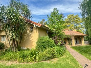 Venta - Casa en Lagartos country Club - Pilar