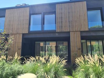 Beccar - Casa con jardín propio en Condominio CASA 