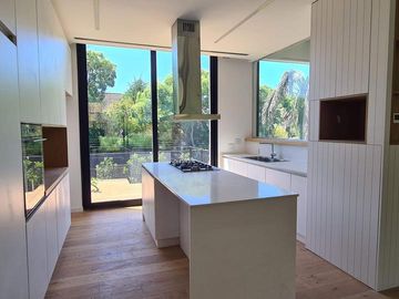Beccar - Casa con jardín propio en Condominio CASA 