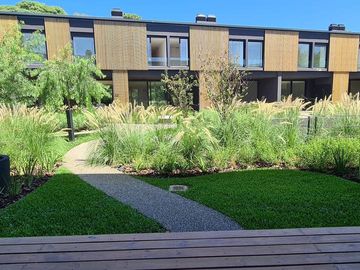 Beccar - Casa con jardín propio en Condominio CASA 