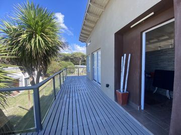 Complejo en venta de dos PH frente a la playa de 3 ambientes cada uno en Nueva Atlantis