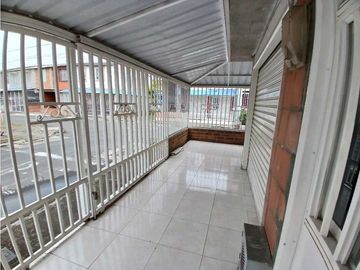 Se venden 2 casas esquineras!