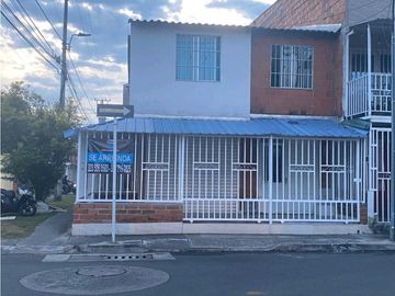 Se venden 2 casas esquineras!