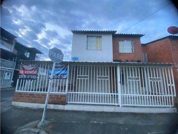 Se venden 2 casas esquineras!