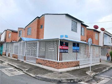 Se venden 2 casas esquineras!