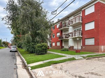 Dpto 3 amb. en Planta Baja con vista al Parque. ZONA ESTRADA.