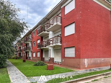 Dpto 3 amb. en Planta Baja con vista al Parque. ZONA ESTRADA.