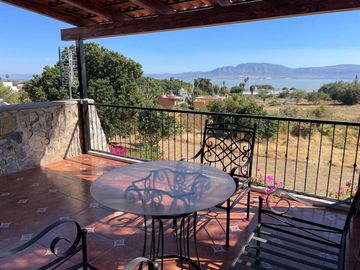 Casa en Venta en Jocotepec, Jalisco -Vista panorámica al Lago de Chapala