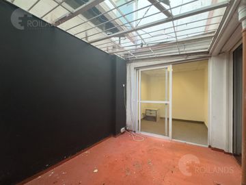 Venta Departamento 6 Ambientes de Espacio Abierto con Patio  en Microcentro - No Apto Crédito