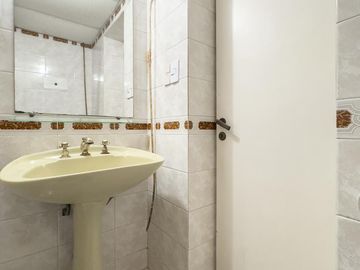 Venta Departamento 6 Ambientes de Espacio Abierto con Patio  en Microcentro - No Apto Crédito