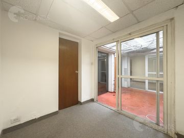Venta Departamento 6 Ambientes de Espacio Abierto con Patio  en Microcentro - No Apto Crédito