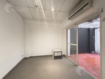 Venta Departamento 6 Ambientes de Espacio Abierto con Patio  en Microcentro - No Apto Crédito