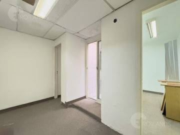 Venta Departamento 6 Ambientes de Espacio Abierto con Patio  en Microcentro - No Apto Crédito