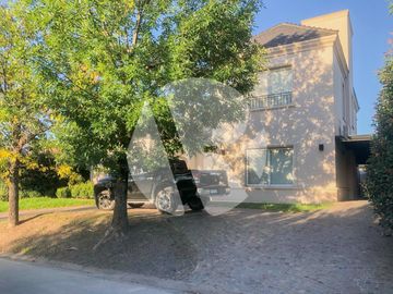 Casa en  Venta Barrio Septiembre Escobar