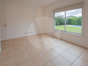 Casa en  Venta Barrio Septiembre Escobar