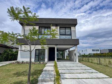Venta Casa - Los Castaños - Nordelta / Tigre